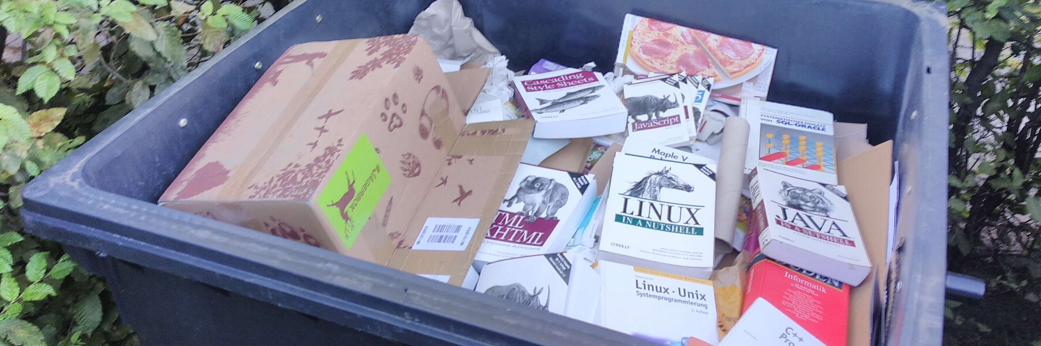 Traurig: Tierb&uuml;cher im M&uuml;ll