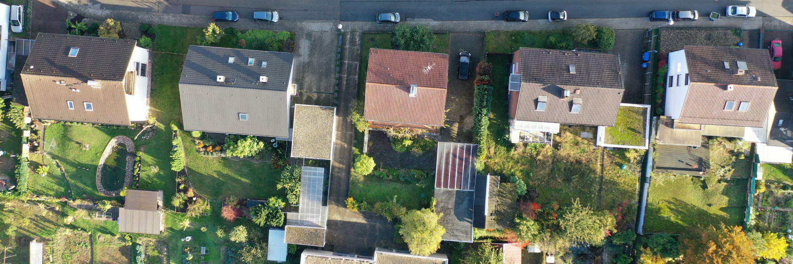 Unser Haus in der Mitte der Stra&szlig;e