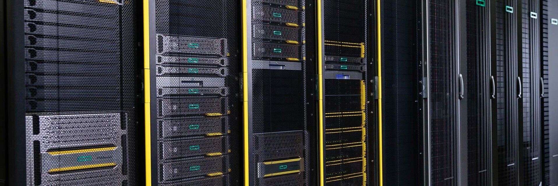 Server Racks in einem Rechenzentum