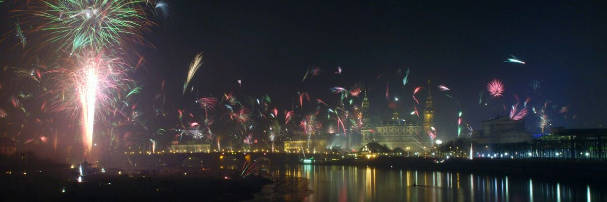 Feuerwerk in Dresden an der Elbe